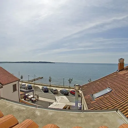 Appartement Tomato 1 *