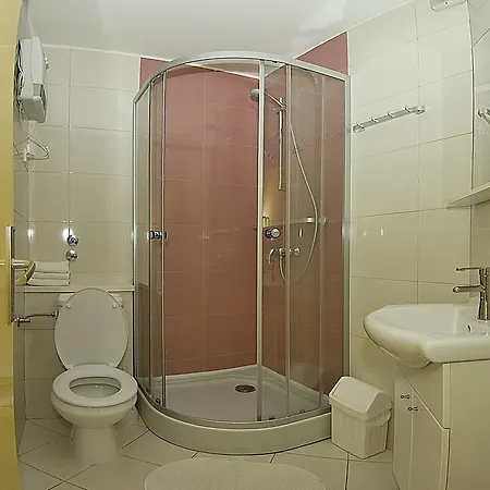 Apartment Tomato 1 *