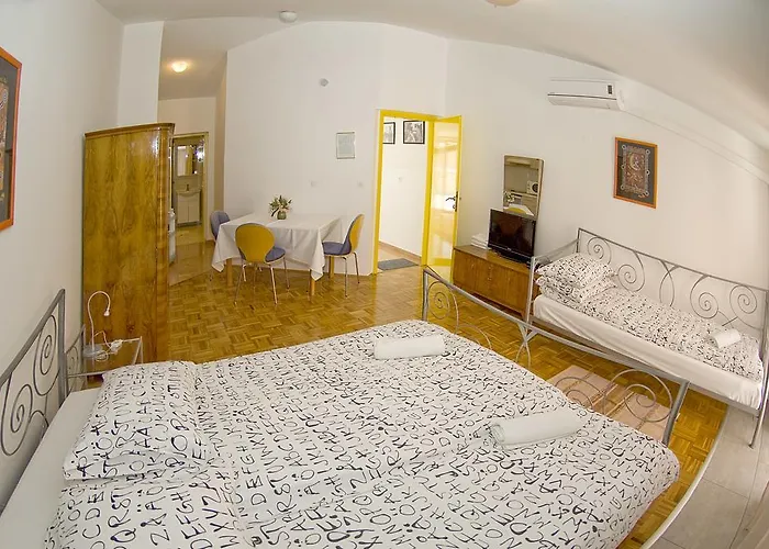 Tomato 1 Novigrad Istria