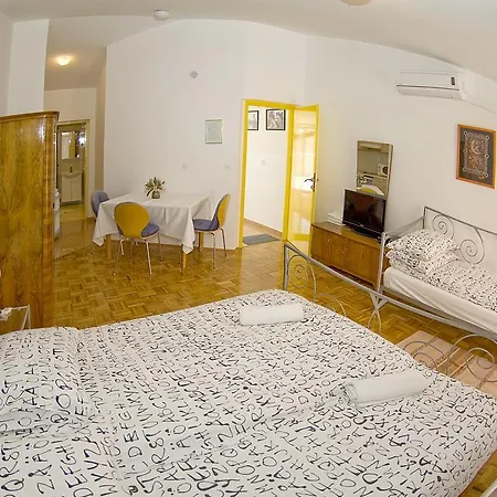 Tomato 1 Novigrad Istria